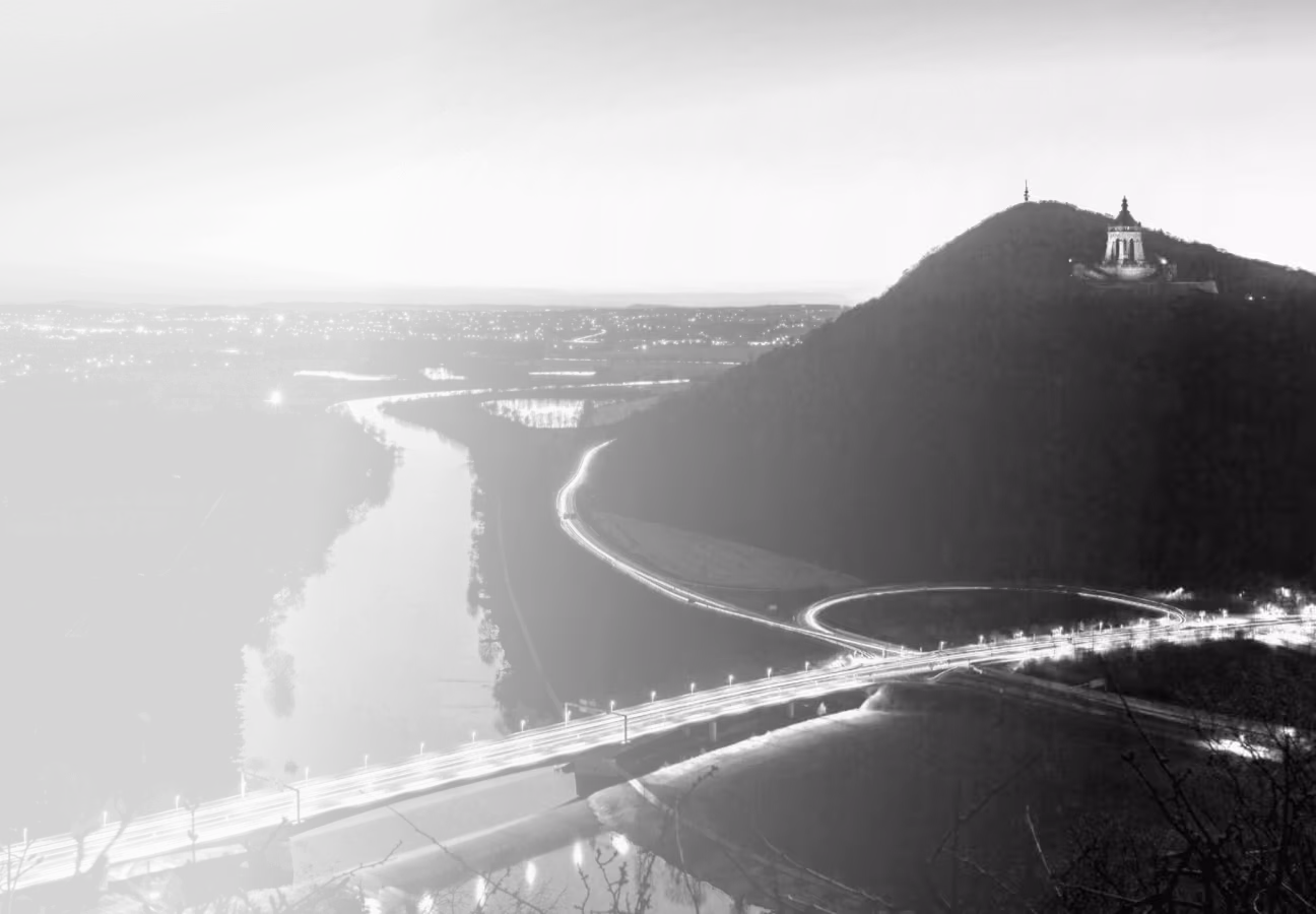 Weser und Kaiser-Wilhelm-Denkmal in Porta Westfalica (OWL)